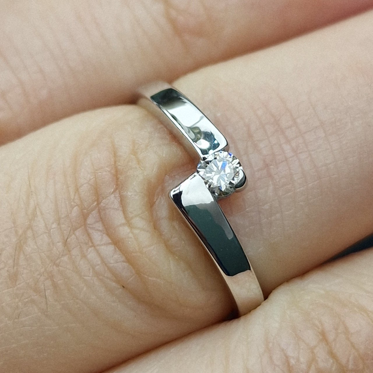 Кольцо Deimantas 99905118 16,5р 1,84гр 0,118ct. купить,NaN
