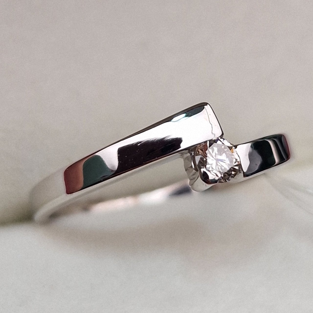 Кольцо Deimantas 99905118 16,5р 1,84гр 0,118ct. купить,NaN