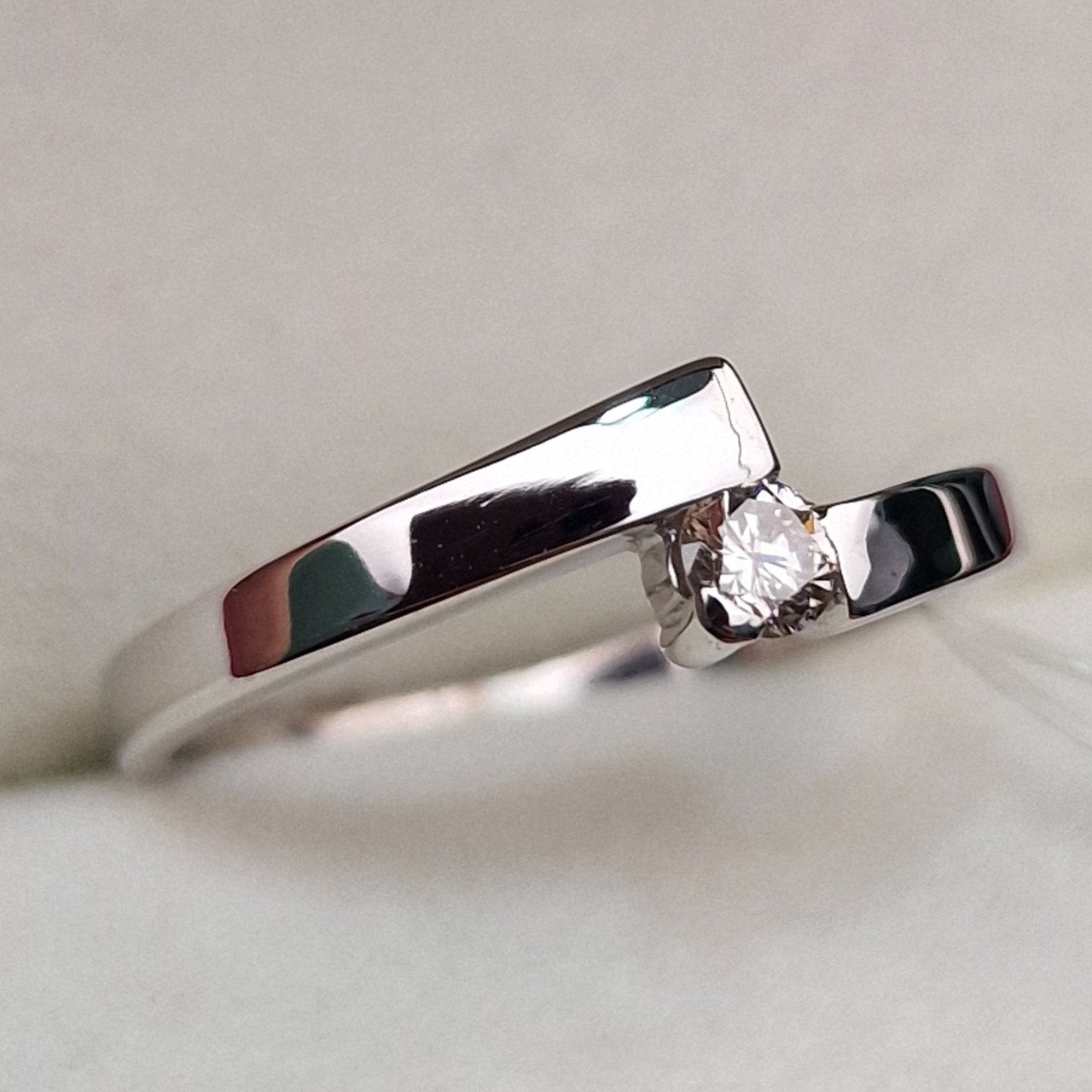 Кольцо Deimantas 99905118 16,5р 1,84гр 0,118ct. купить,NaN