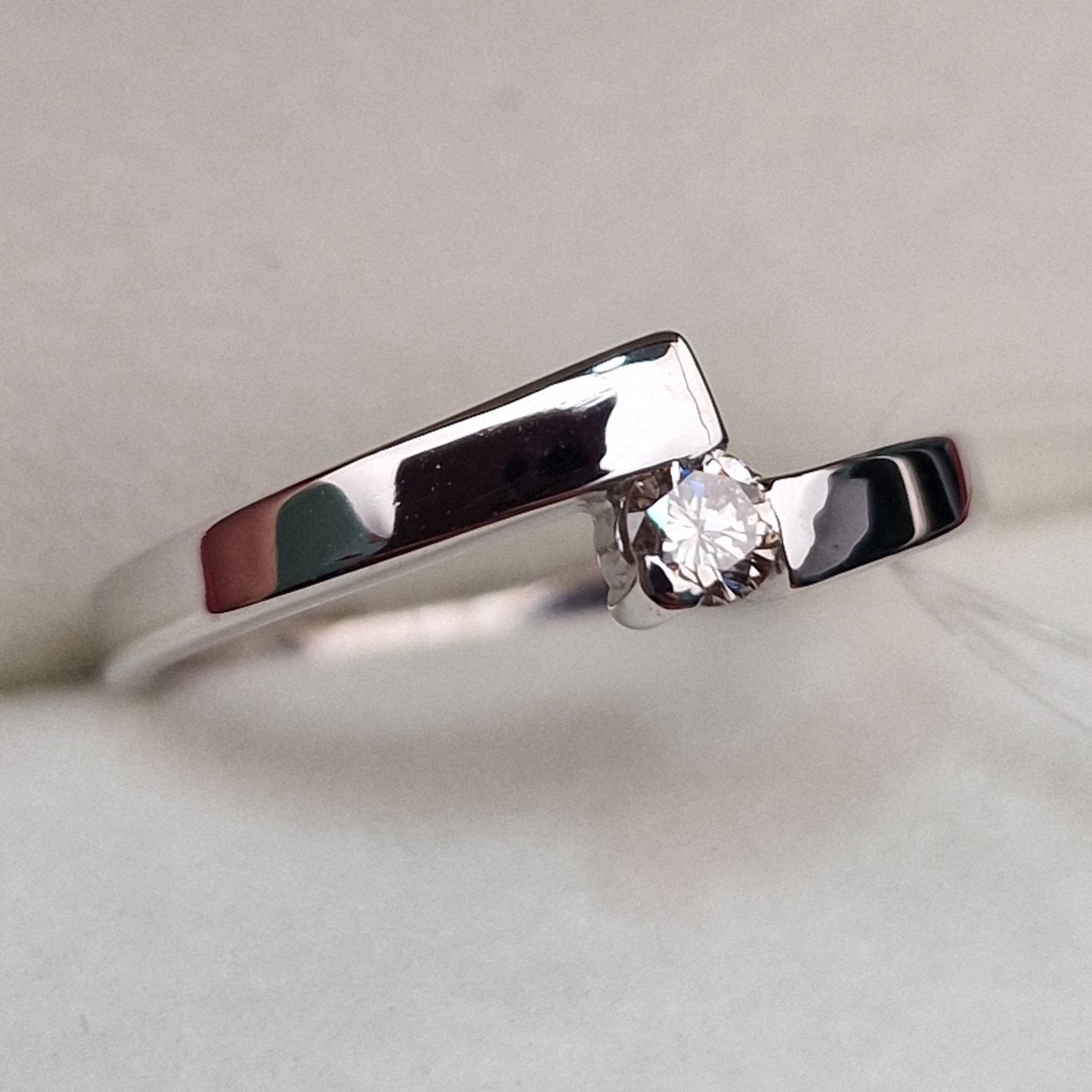 Кольцо Deimantas 99905118 16,5р 1,84гр 0,118ct. купить,NaN