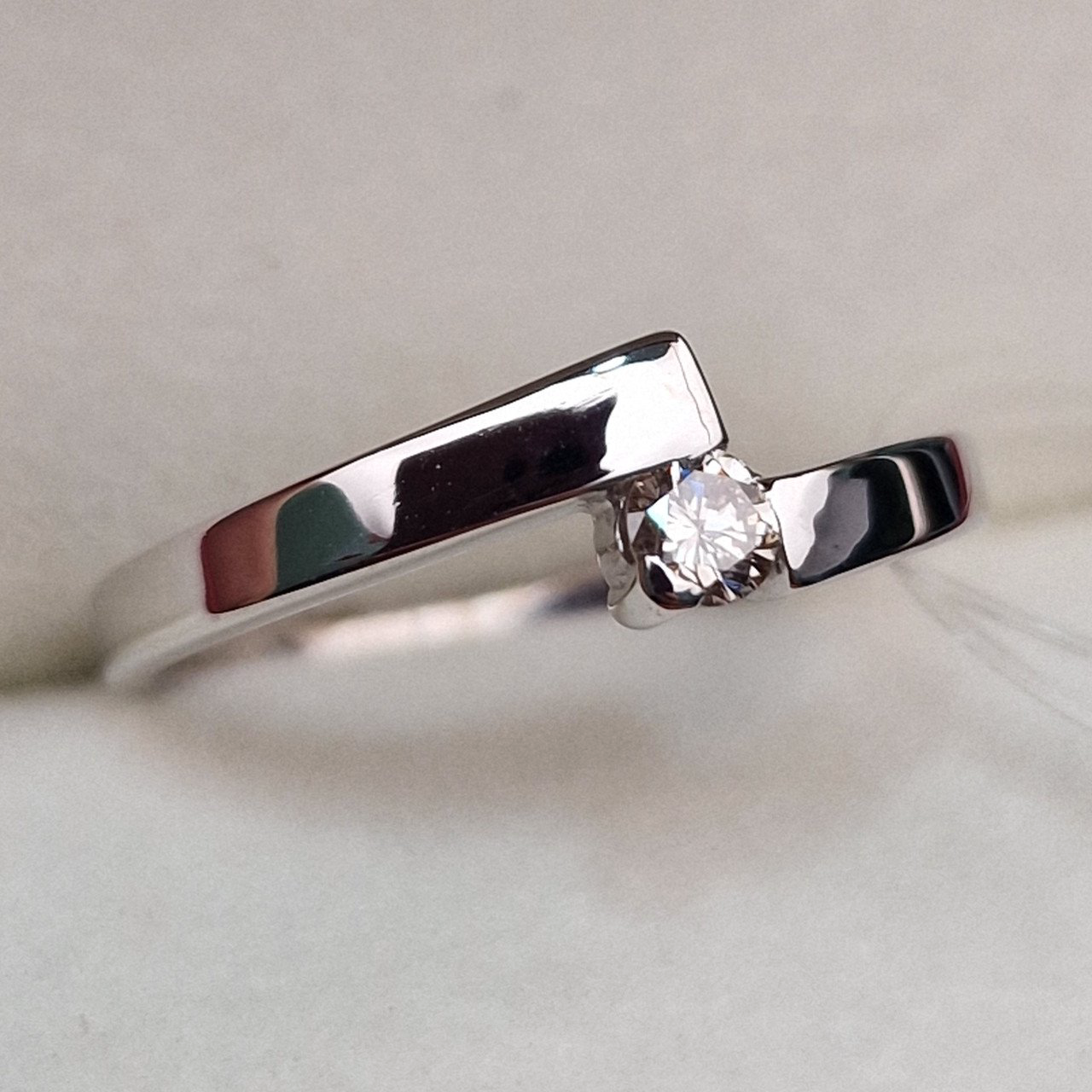 Кольцо Deimantas 99905118 16,5р 1,84гр 0,118ct. купить,NaN