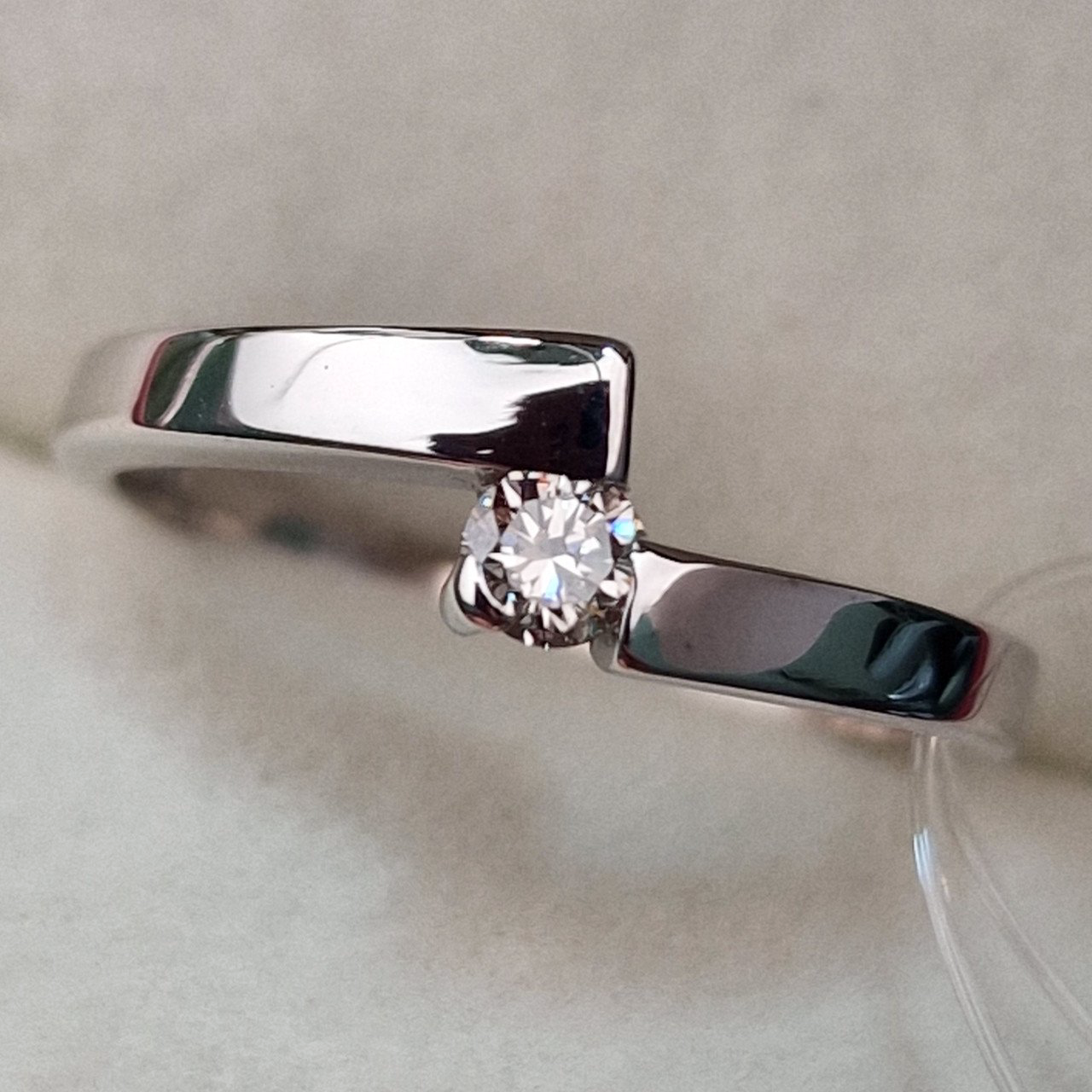 Кольцо Deimantas 99905118 16,5р 1,84гр 0,118ct. купить,NaN