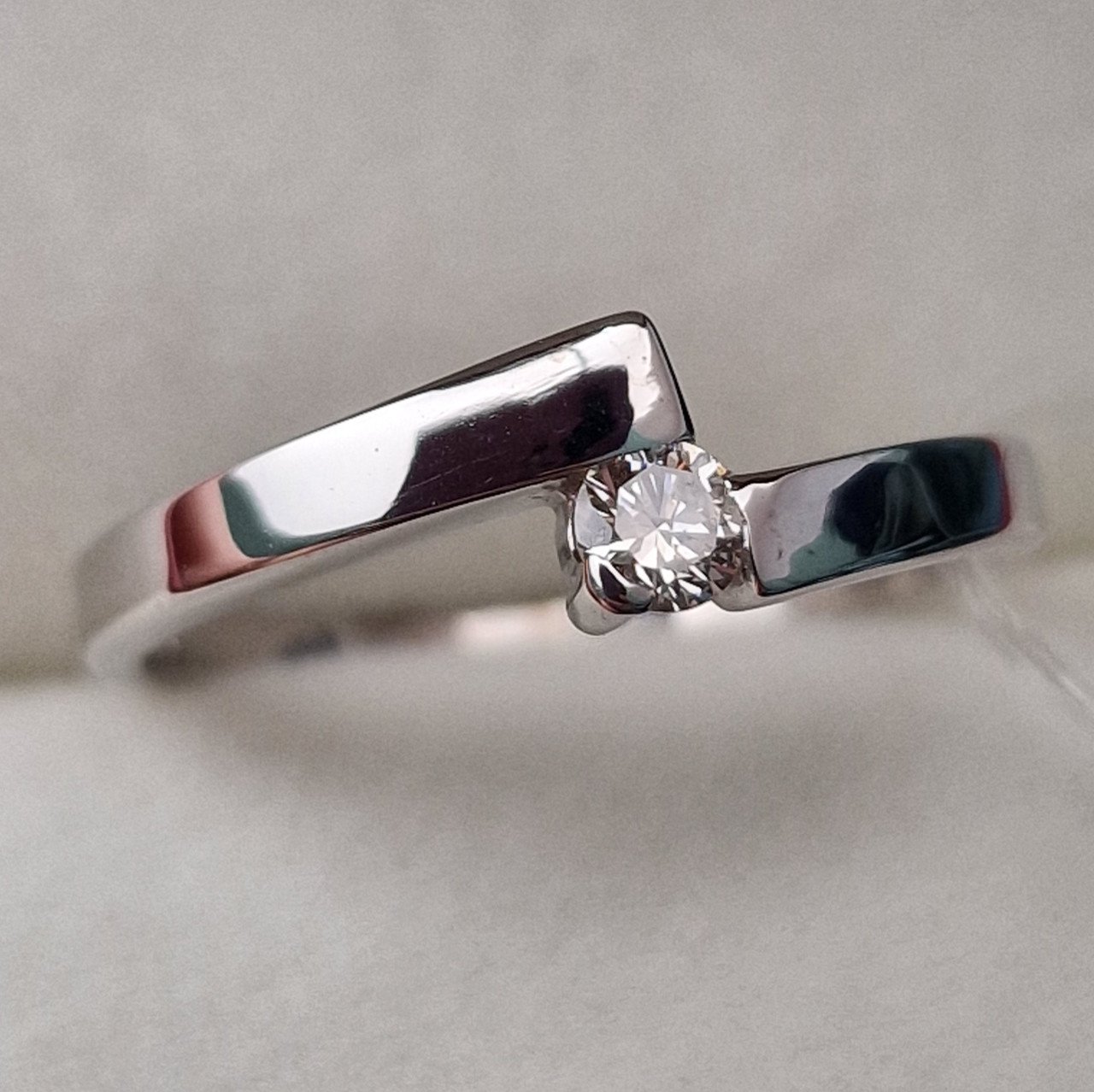 Кольцо Deimantas 99905118 16,5р 1,84гр 0,118ct. купить,NaN