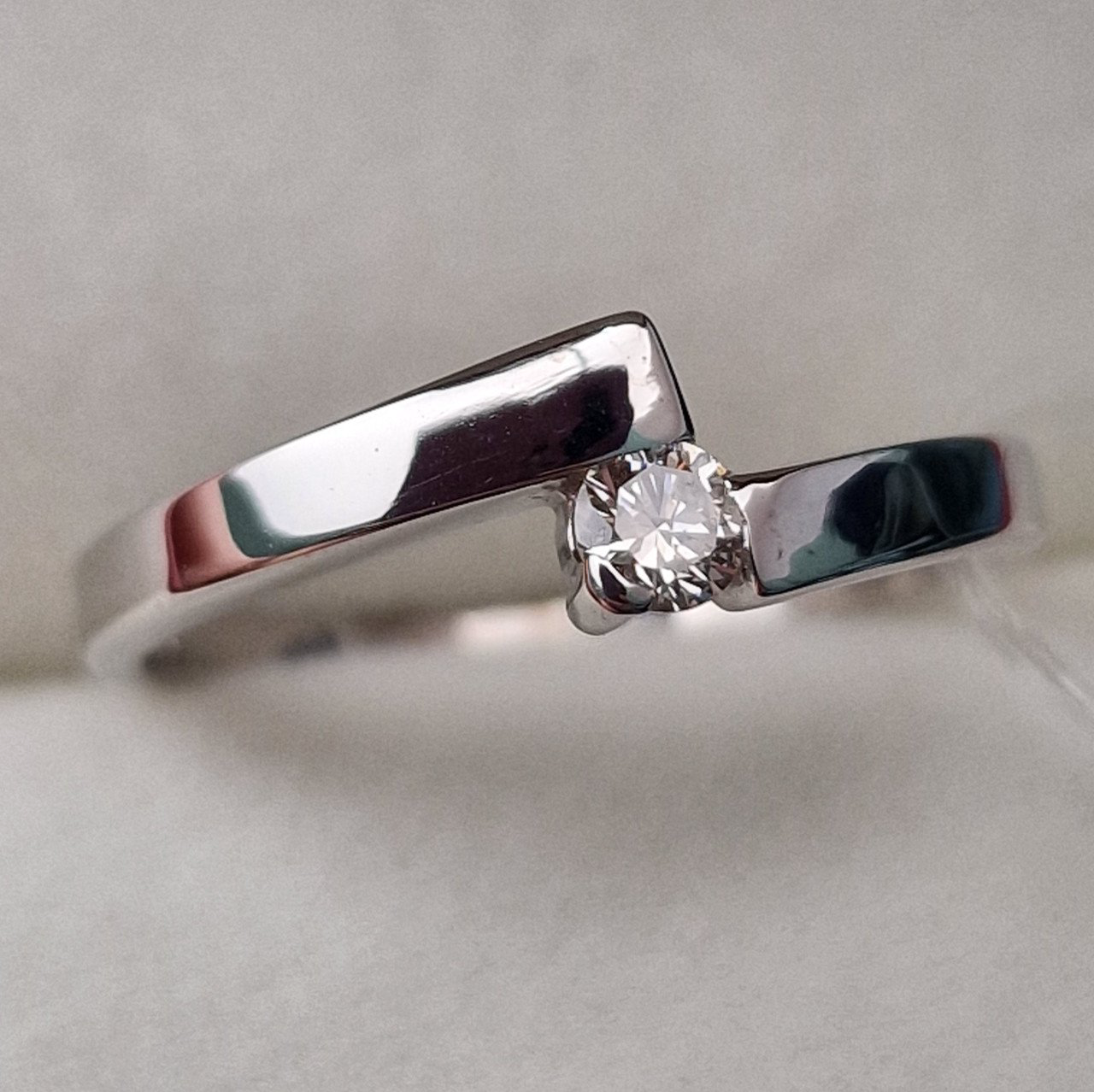 Кольцо Deimantas 99905118 16,5р 1,84гр 0,118ct. купить,NaN