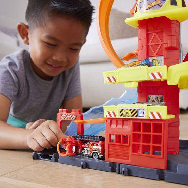 Hot Wheels Пожарная супер-станция HKX410, пластик, мультиколор купить,NaN