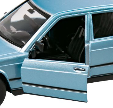 BBurago Mercedes-Benz 190E '87 18-21103 BU, металл, голубой купить,NaN