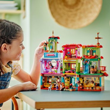 Конструктор LEGO Волшебный дом Мадригалов Disney 43245, деталей 1560 шт