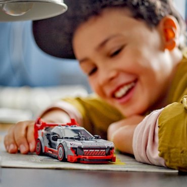 Конструктор LEGO Гоночный автомобиль Audi S1 e-tron quattro Speed Champions 76921, деталей 274 шт