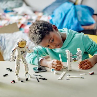 Конструктор LEGO Астронавт в космосе Creator 31152, деталей 647 шт купить,NaN
