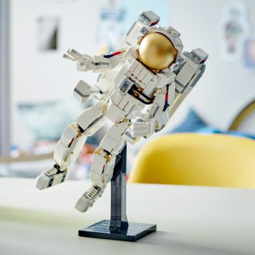 Конструктор LEGO Астронавт в космосе Creator 31152, деталей 647 шт купить,NaN