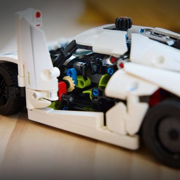 Конструктор LEGO Белый гиперкар Koenigsegg Jesko Absolut White Technic 42184, деталей 801 шт купить,0