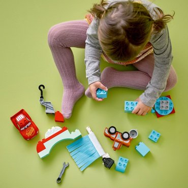 Конструктор LEGO Молния Маккуин и Мэтр 10996, деталей 29 шт