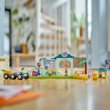 Конструктор LEGO Ветеринарная клиника для сельскохозяйственных животных Friends 42632, деталей 161 шт