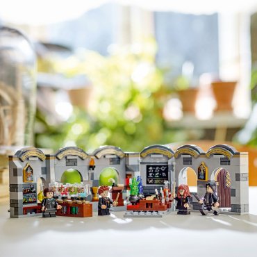 Конструктор LEGO Замок Хогвартс: Урок зельеварения Harry Potter 76431, деталей 397 шт