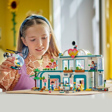 Конструктор LEGO Городская больница Хартлейк Friends 42621, деталей 1045 шт купить,NaN