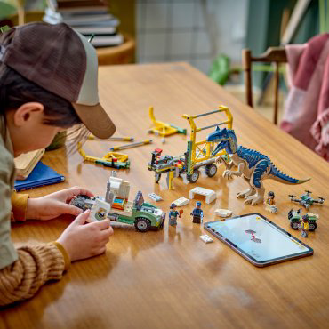 Конструктор LEGO Трейлер для Тиранозавра Jurassic World 76966, деталей 588 шт купить,NaN