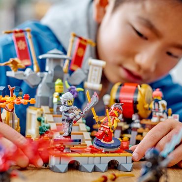 Конструктор LEGO Турнирная боевая арена Ninjago 71818, деталей 659 шт
