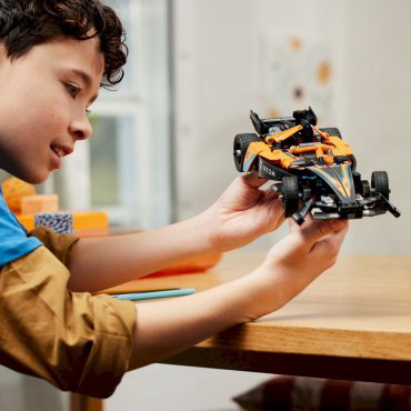 Конструктор LEGO Гоночный автомобиль NEOM McLaren Формулы E Technic 42169, деталей 452 шт купить,NaN