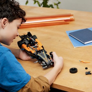 Конструктор LEGO Гоночный автомобиль NEOM McLaren Формулы E Technic 42169, деталей 452 шт купить,NaN