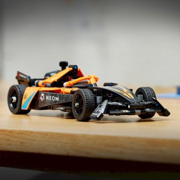 Конструктор LEGO Гоночный автомобиль NEOM McLaren Формулы E Technic 42169, деталей 452 шт купить,NaN
