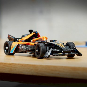 Конструктор LEGO Гоночный автомобиль NEOM McLaren Формулы E Technic 42169, деталей 452 шт купить,NaN