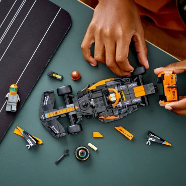 Конструктор LEGO Гоночный автомобиль Формулы 1 McLaren Speed Champions 76919, деталей 245 шт купить,NaN