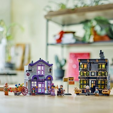 Конструктор LEGO Мантии Олливандера и мадам Малкин Harry Potter 76439, деталей 744 шт купить,0