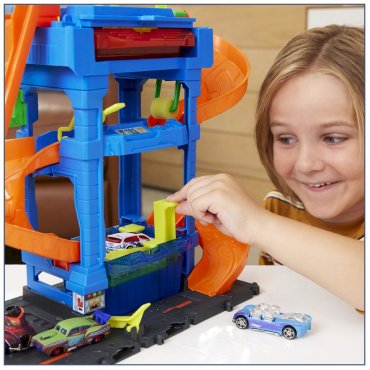 Набор Юный гонщик Hot Wheels HTN800