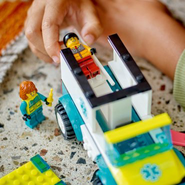 Конструктор LEGO Скорая помощь и сноубордист CITY 60403, деталей 79 шт купить,NaN