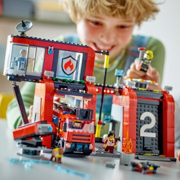 Конструктор LEGO Пожарная часть с пожарной машиной CITY 60414, деталей 843 шт