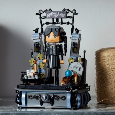 Конструктор LEGO Wednesday 76780, деталей 702 шт