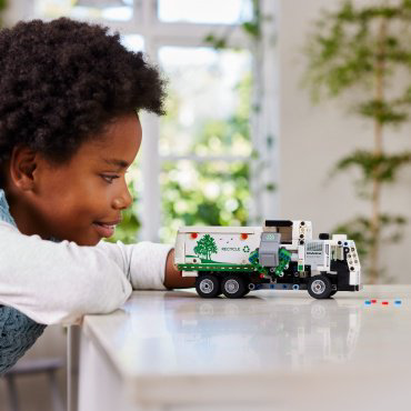 Конструктор LEGO Электрический мусоровоз Mack LR Technic 42167, деталей 503 шт купить,NaN