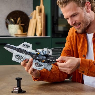 Конструктор LEGO Среднемасштабный вертолет-носитель Marvel 76295, деталей 509 шт купить,NaN