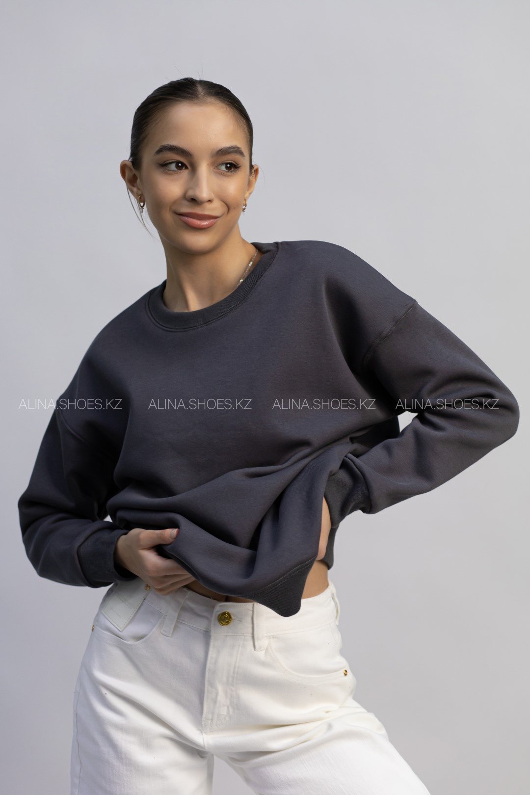 Свитшот alinashoes без принта графит 3XL купить,NaN