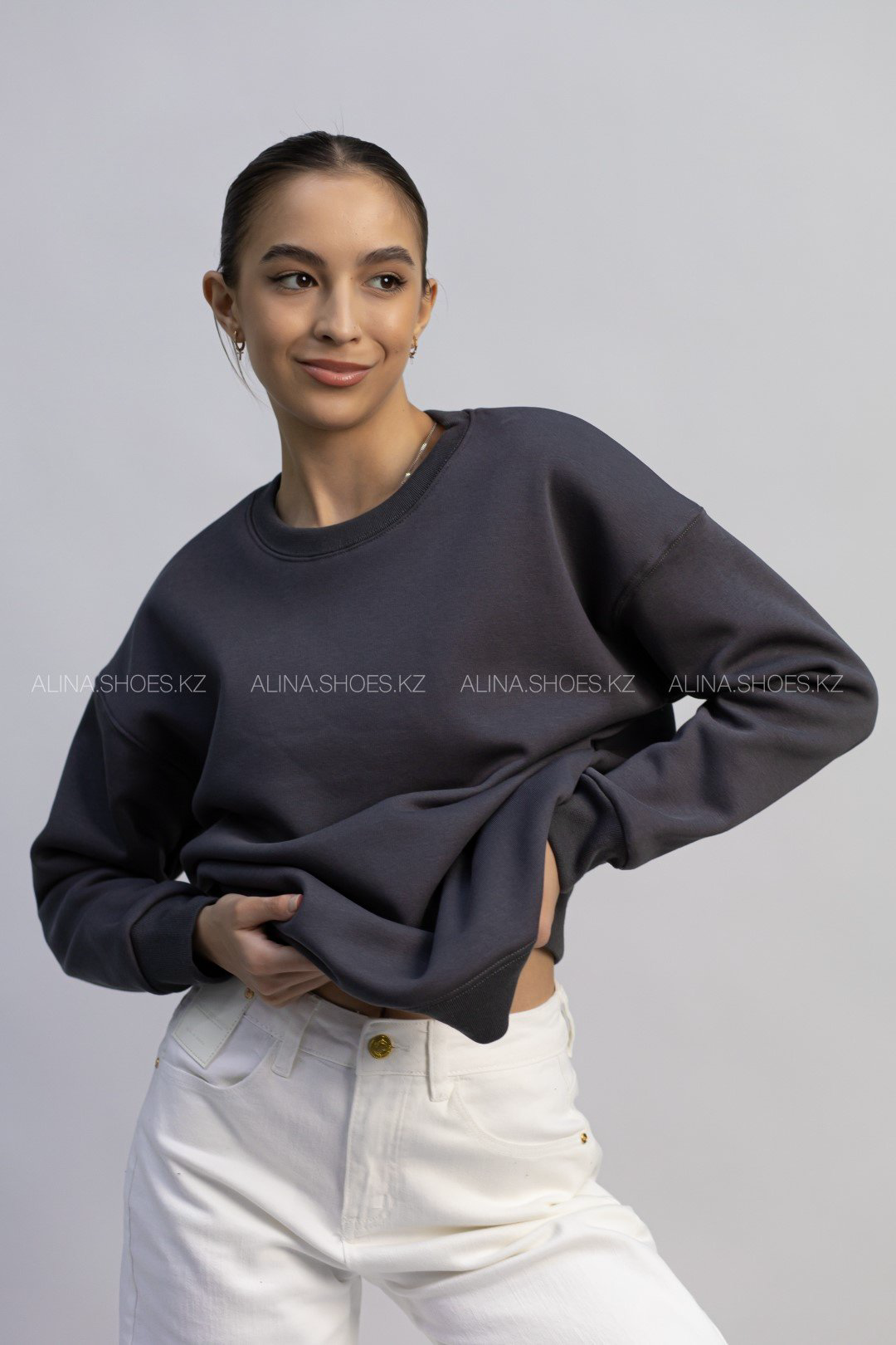 Свитшот alinashoes без принта графит 3XL купить,NaN
