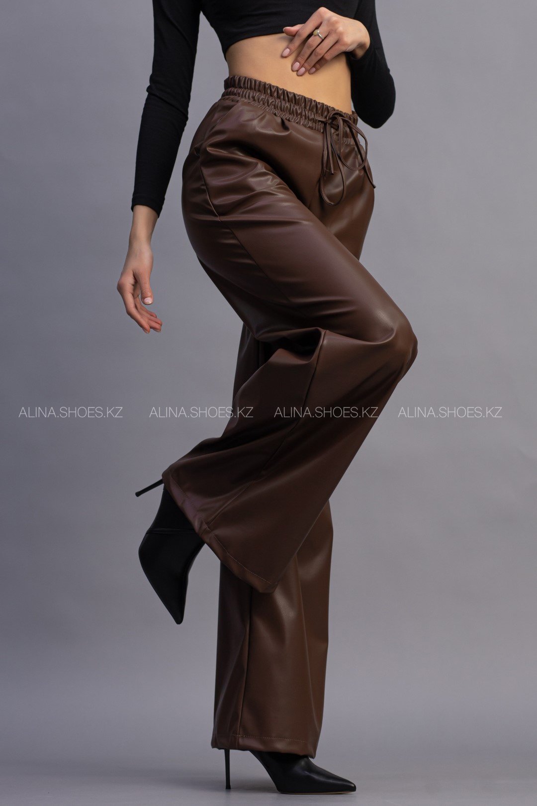 Кожаные брюки alinashoes коричневый купить,NaN