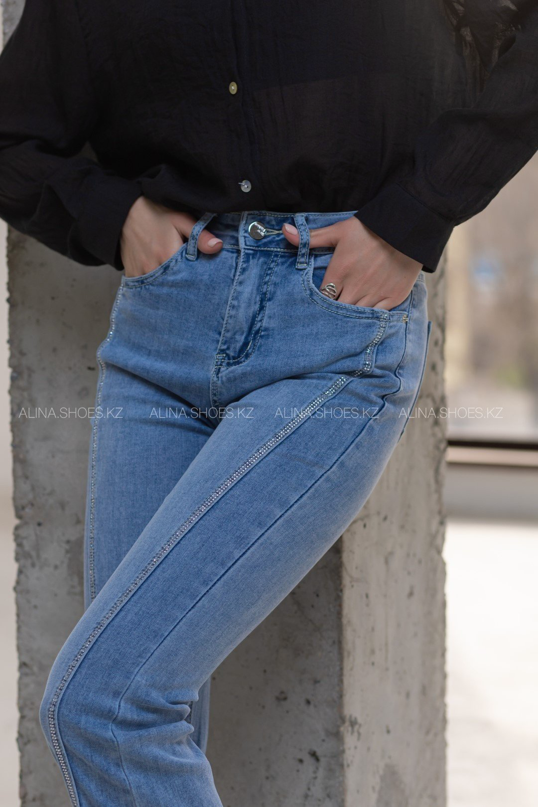 Джинсы клеш alinashoes голубой купить,NaN