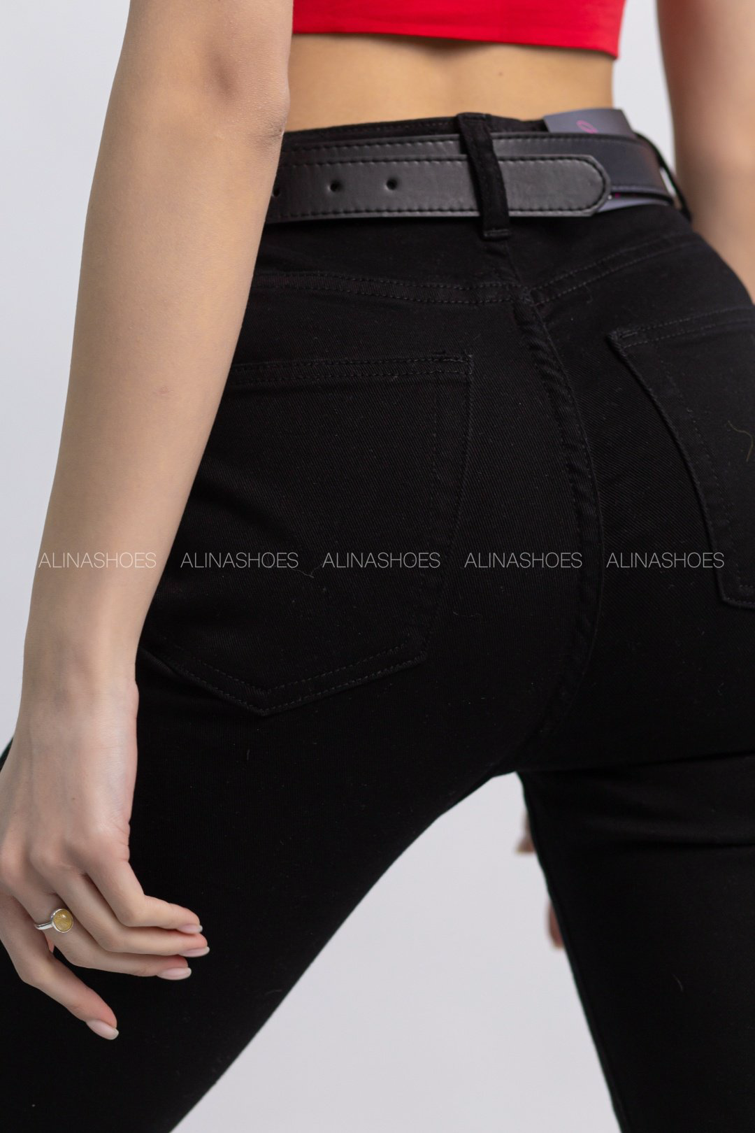 Джинсы зауженные alinashoes черный купить,NaN