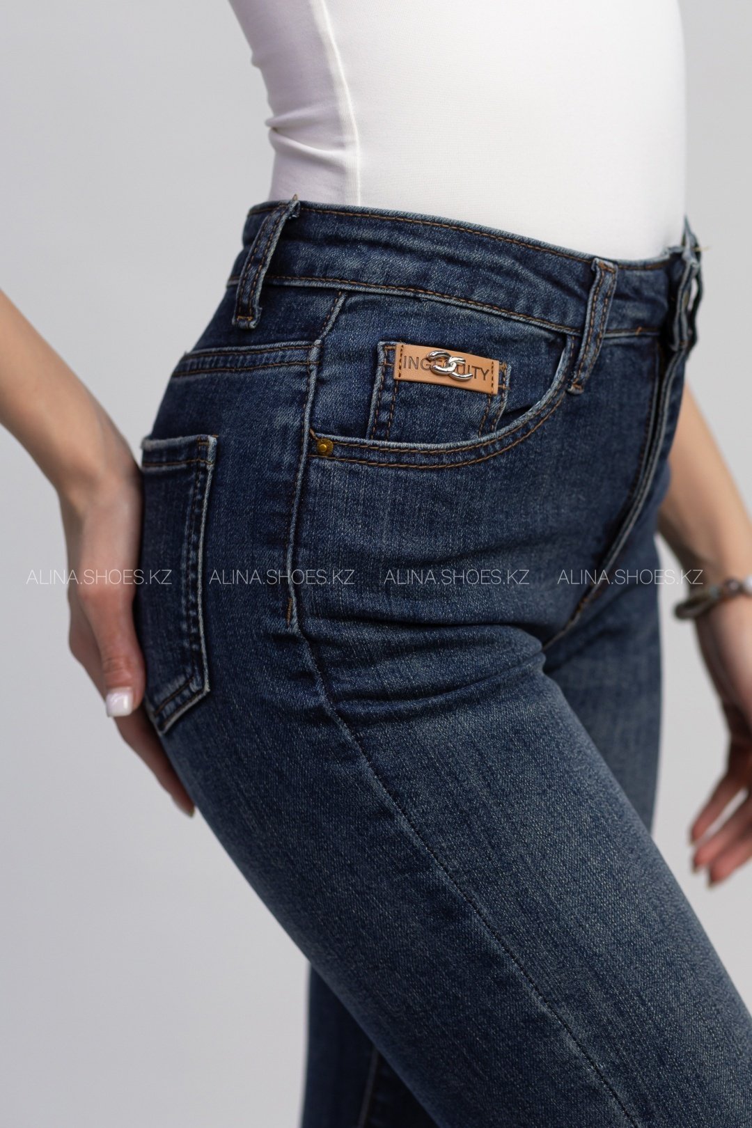 Джинсы узкие alinashoes синий купить,NaN