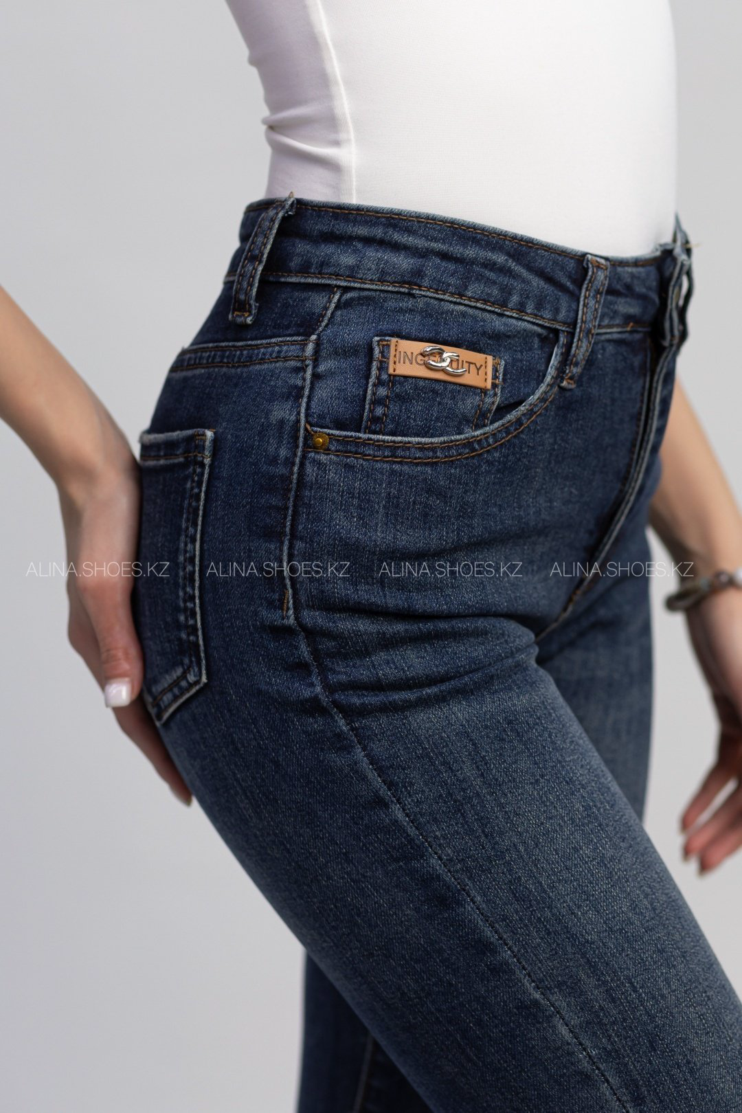 Джинсы узкие alinashoes синий купить,NaN