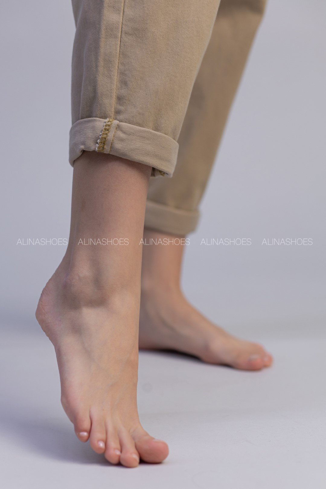 Джинсы джинсы-мом alinashoes бежевый купить,NaN