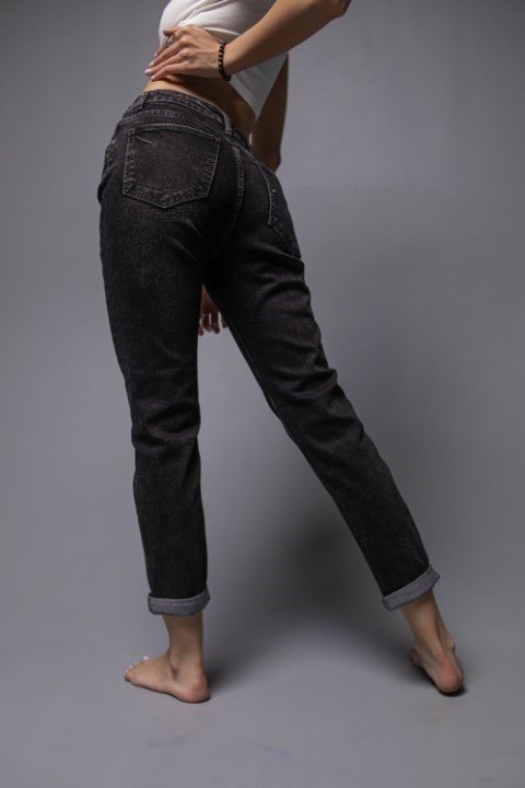 Джинсы зауженные alinashoes черный купить,NaN