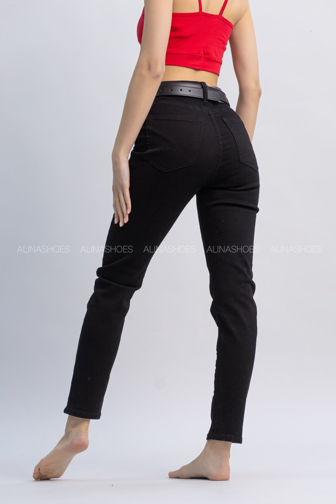 Джинсы зауженные alinashoes черный купить,NaN