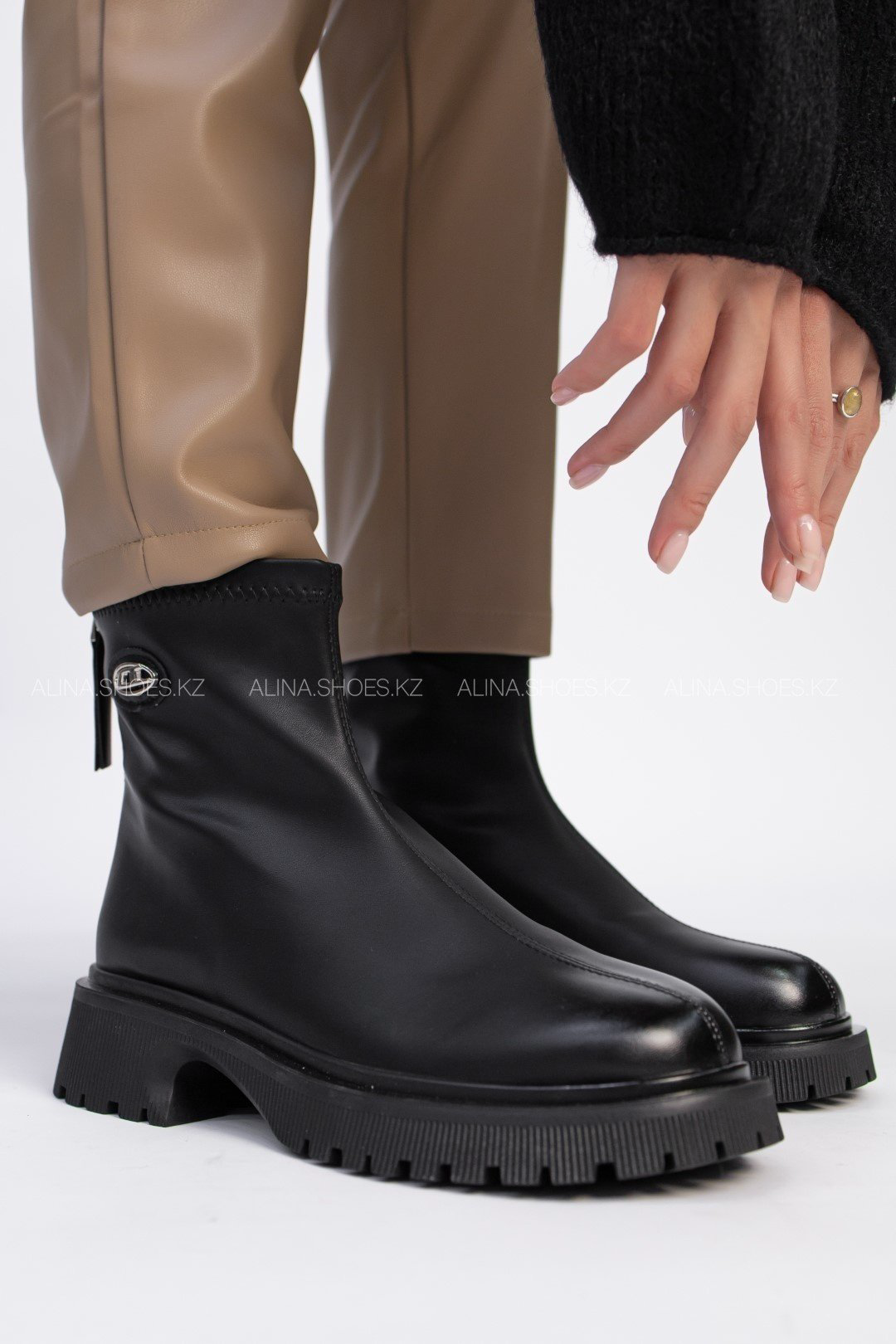 Ботинки alinashoes black 35 купить,NaN