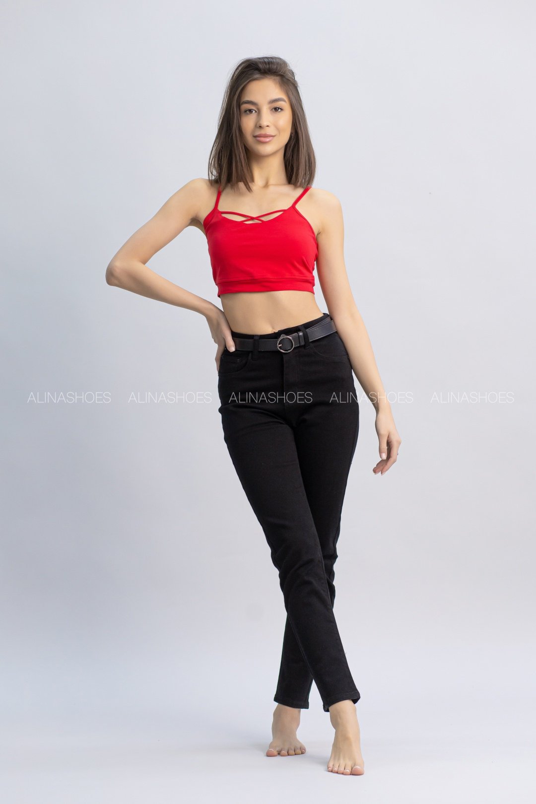 Джинсы зауженные alinashoes черный купить,NaN