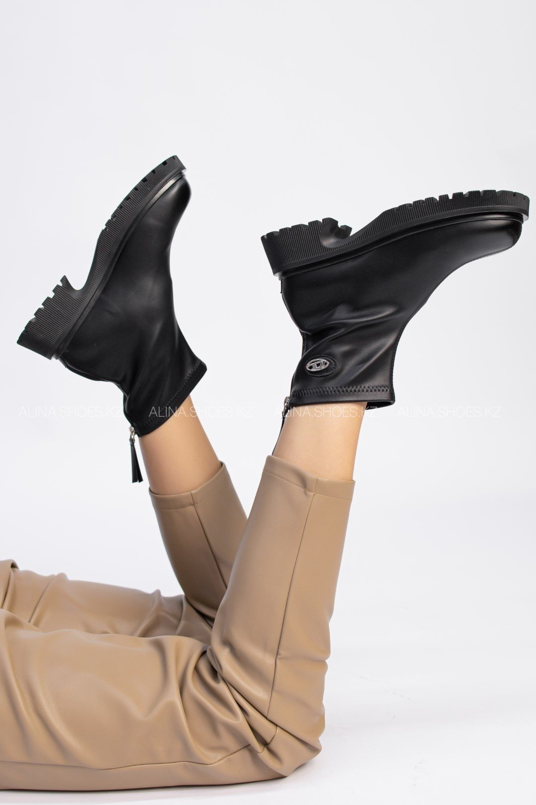 Ботинки alinashoes black 35 купить,NaN