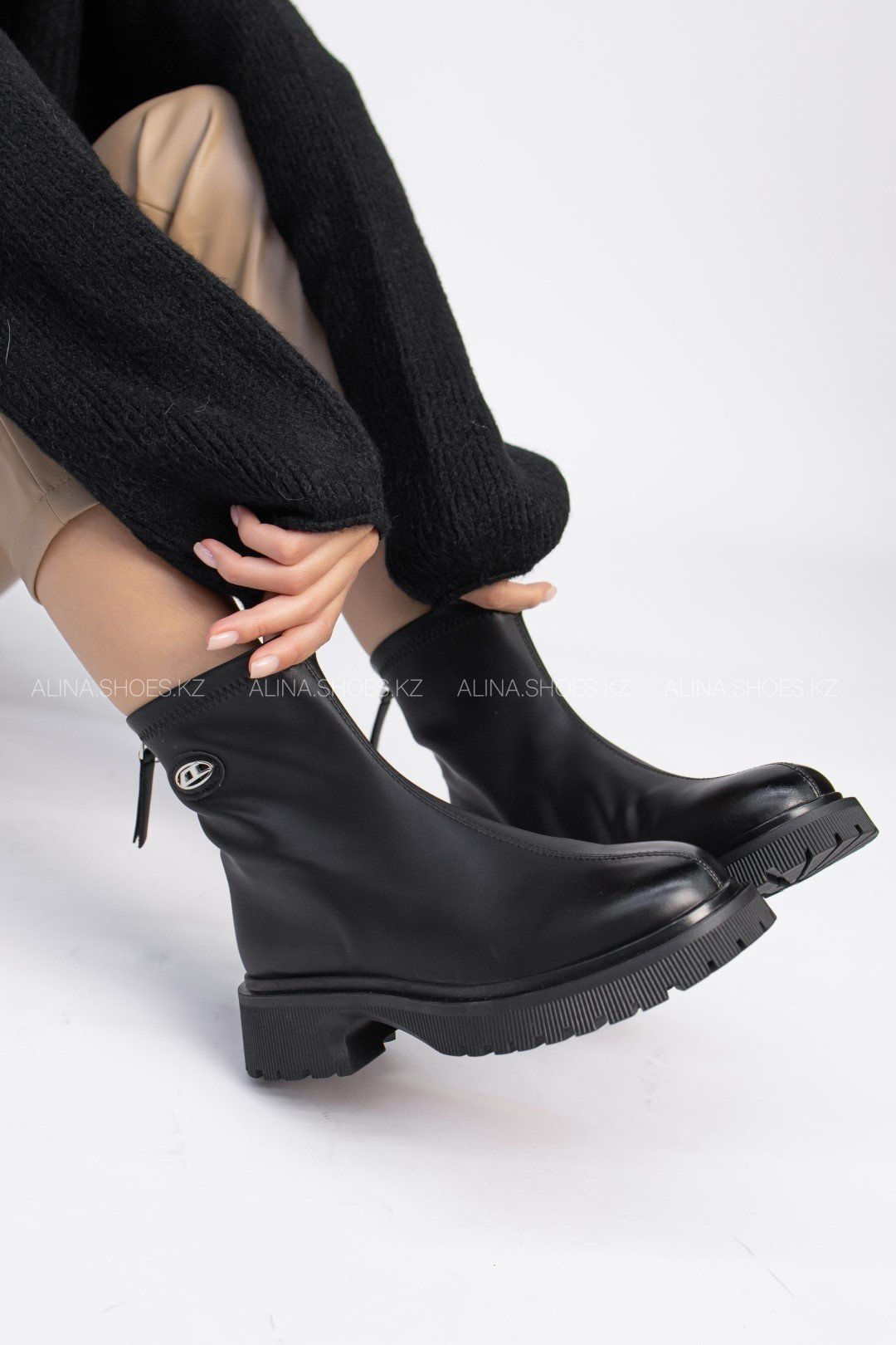 Ботинки alinashoes black 35 купить,NaN