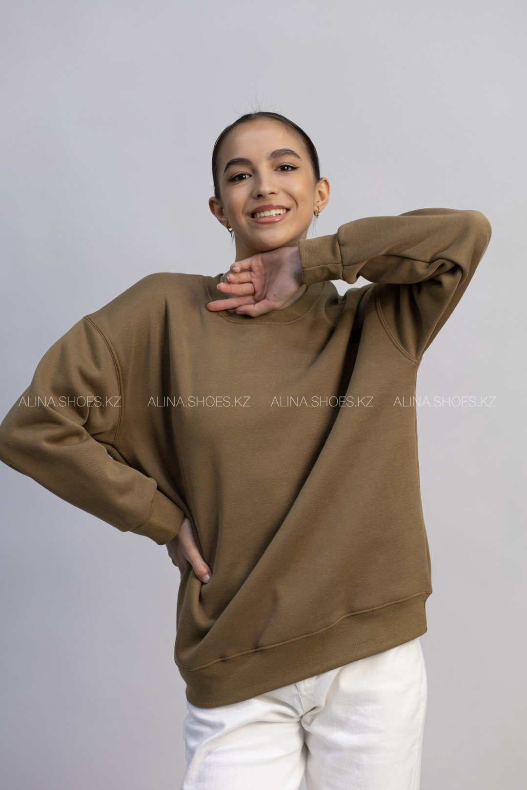 Свитшот alinashoes без принта хаки L купить,NaN