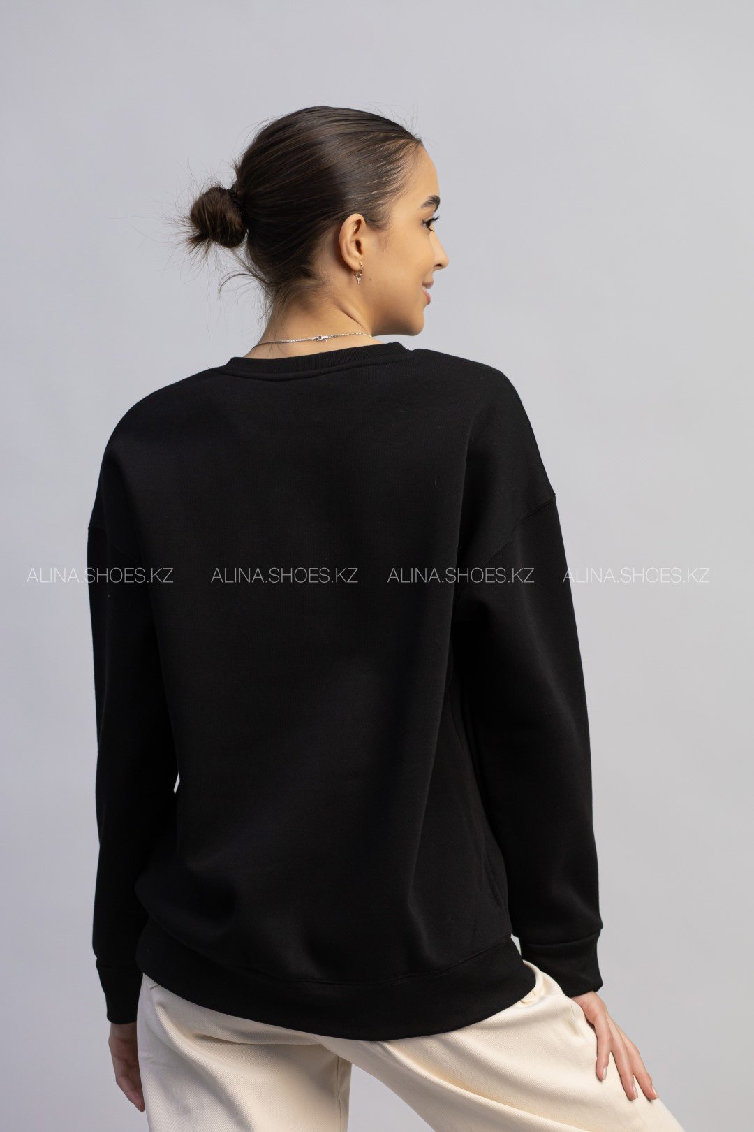 Свитшот alinashoes без принта черный 3XL купить,NaN