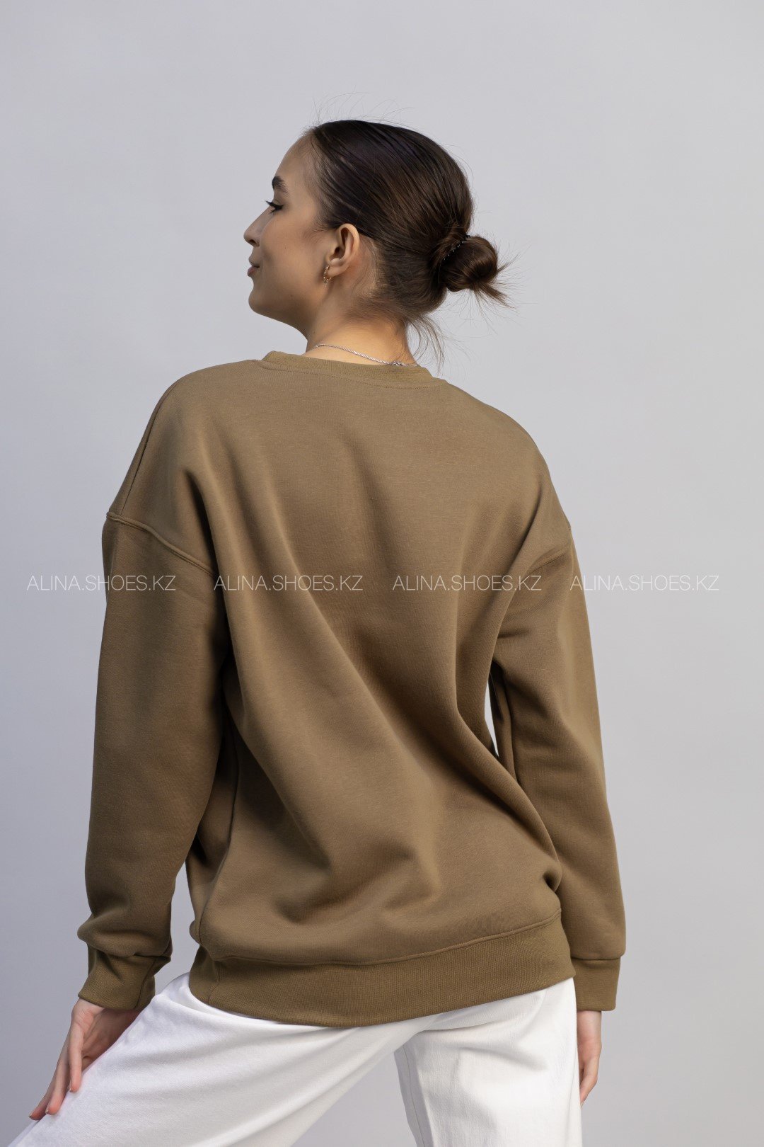 Свитшот alinashoes без принта хаки 3XL купить,NaN